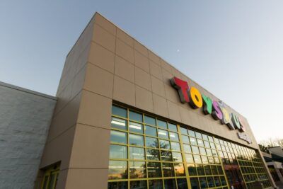 Toys R’ Us Plans Comeback in Giant New Jersey Megamall