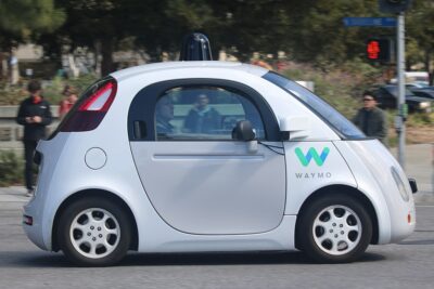 Uber Partners With Alphabet Over Self-Driving Taxis