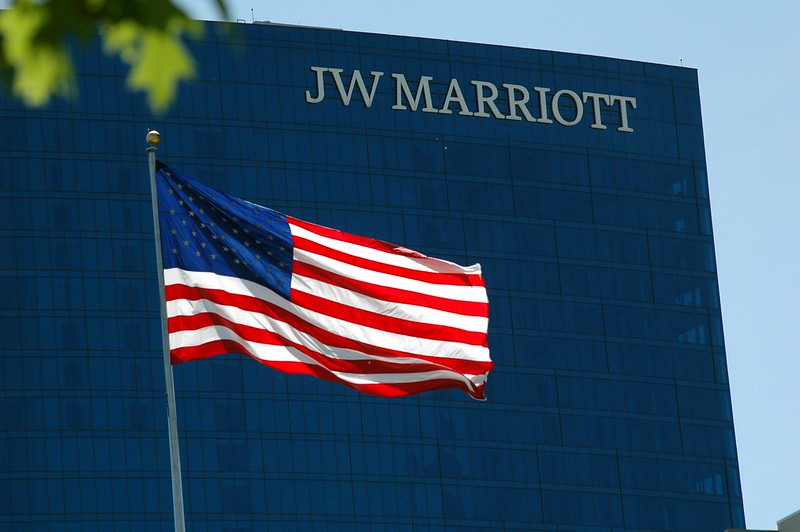 Hilton, Marriott War Over Extended-Stay Lodging Market