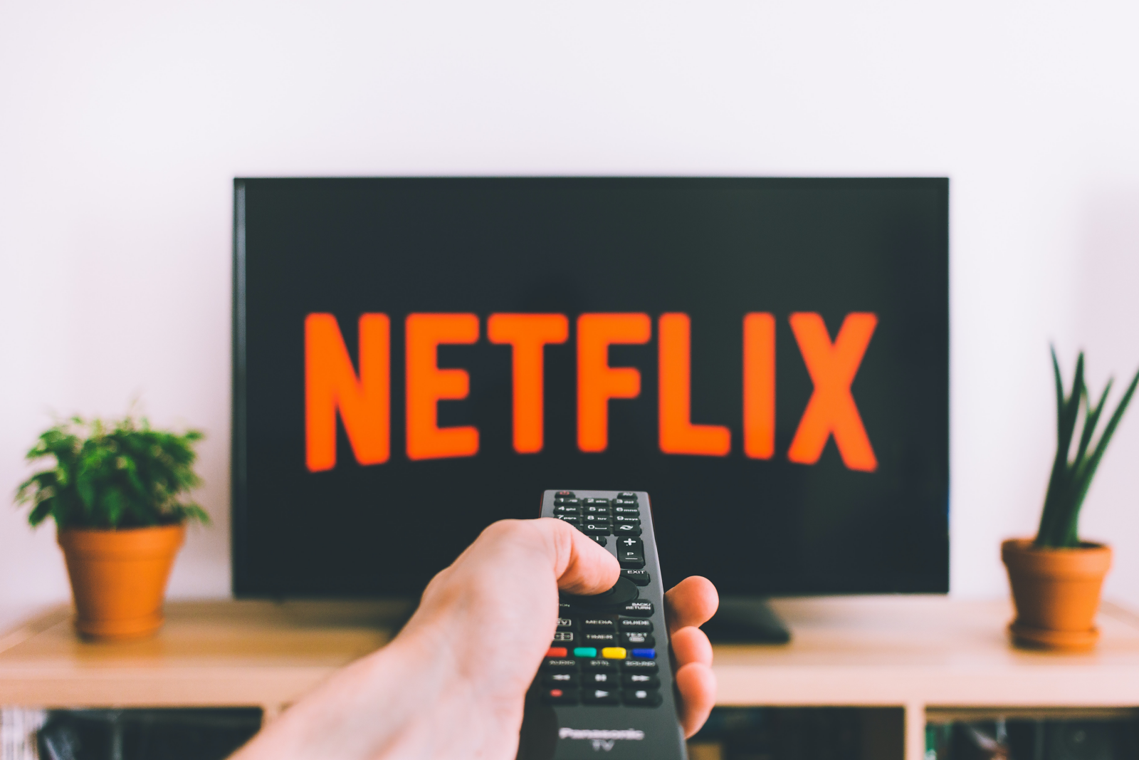Hollywood Streamers Suddenly Want to Pay Stars Like the Good Old Days
