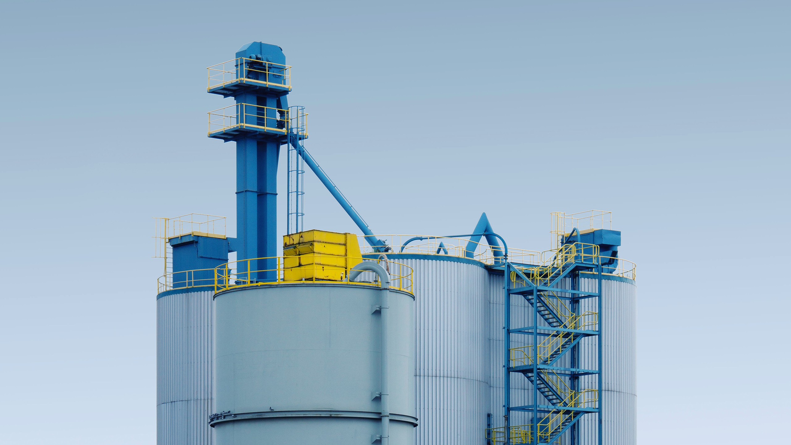 Photo of an oil refinery