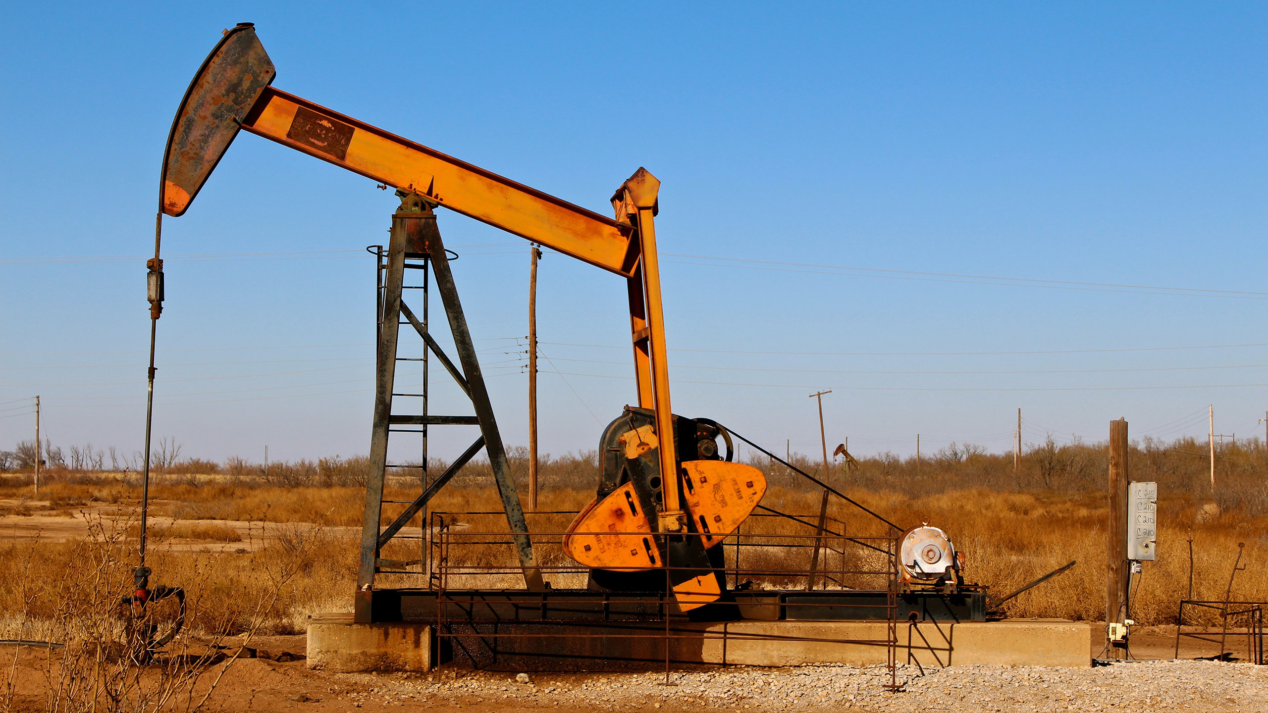 Photo of an oil drill in Texas