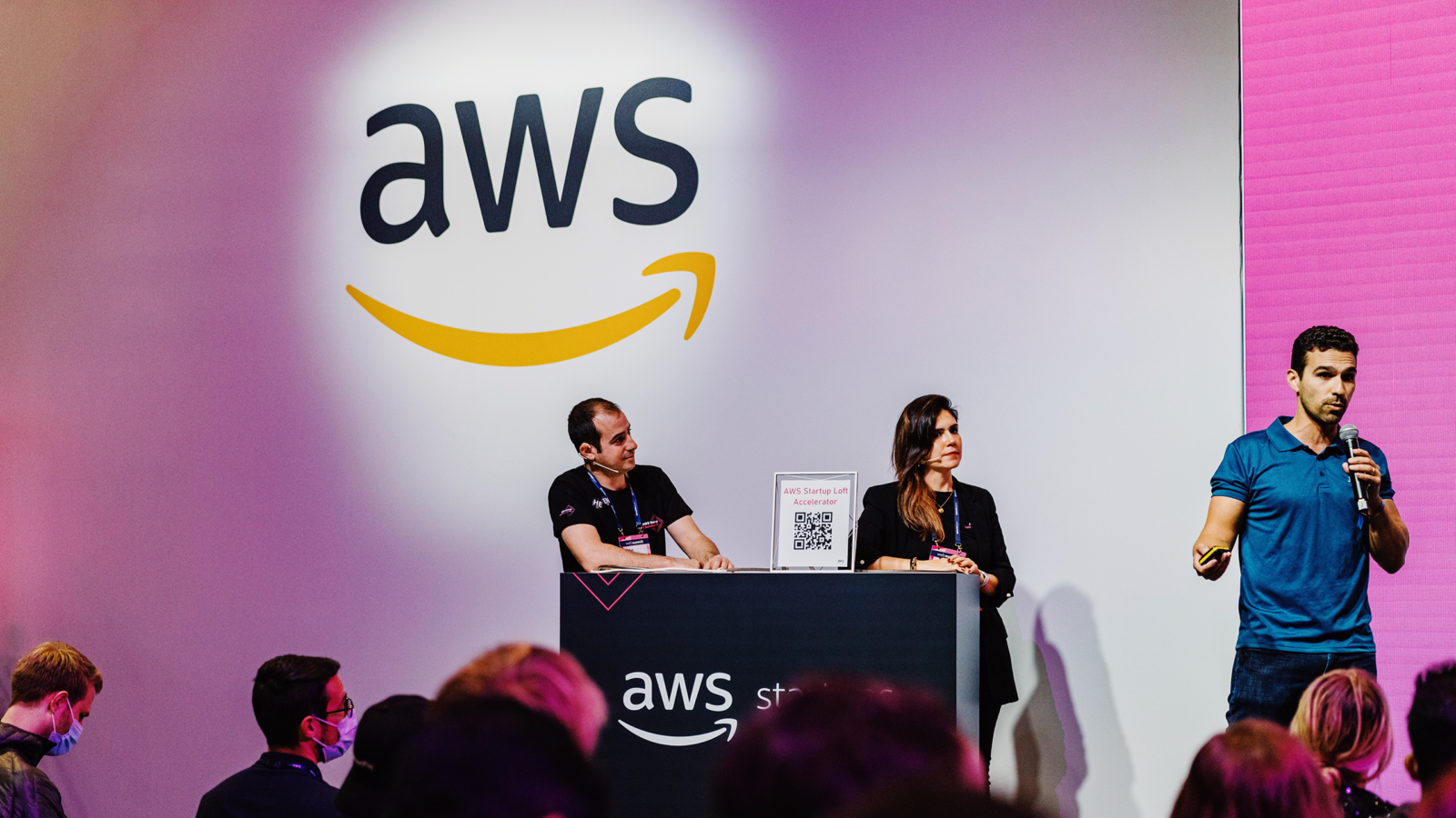 Amazon Uses AI Race to Boost its Cloud Clout