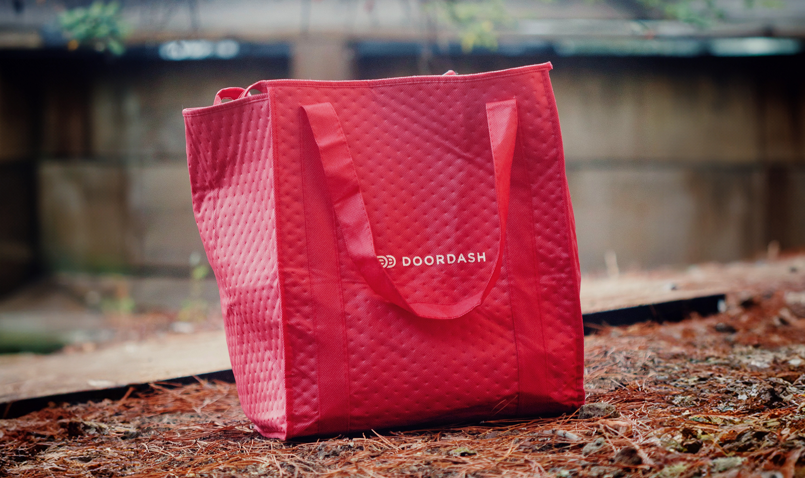 Photo of a DoorDash delivery bag