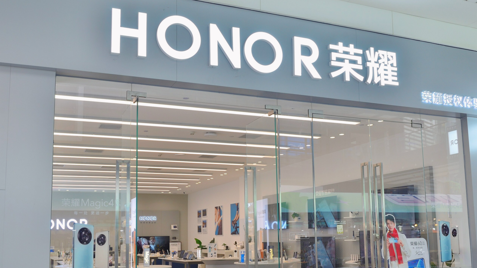 Honor Jumps into the Flip Phone Game to Top the Likes of Samsung and Apple