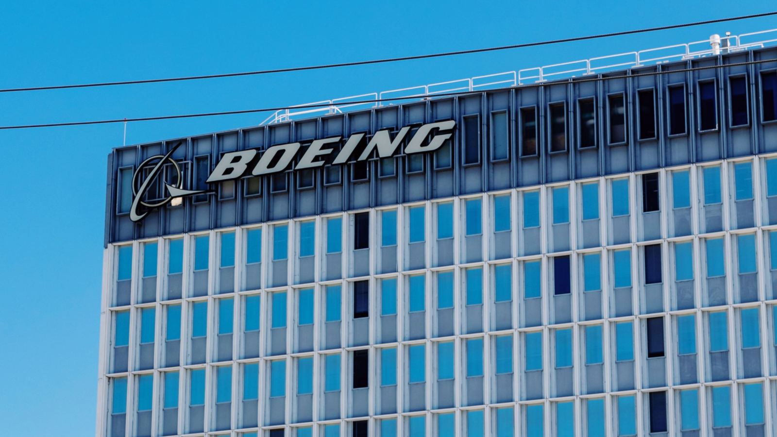 Boeing Dodges a Work Stoppage in Washington