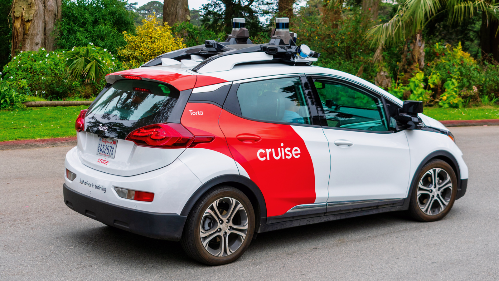 GM Pulls the Plug on Driverless, Brake Pedal-less, Steering Wheel-less Robotaxi