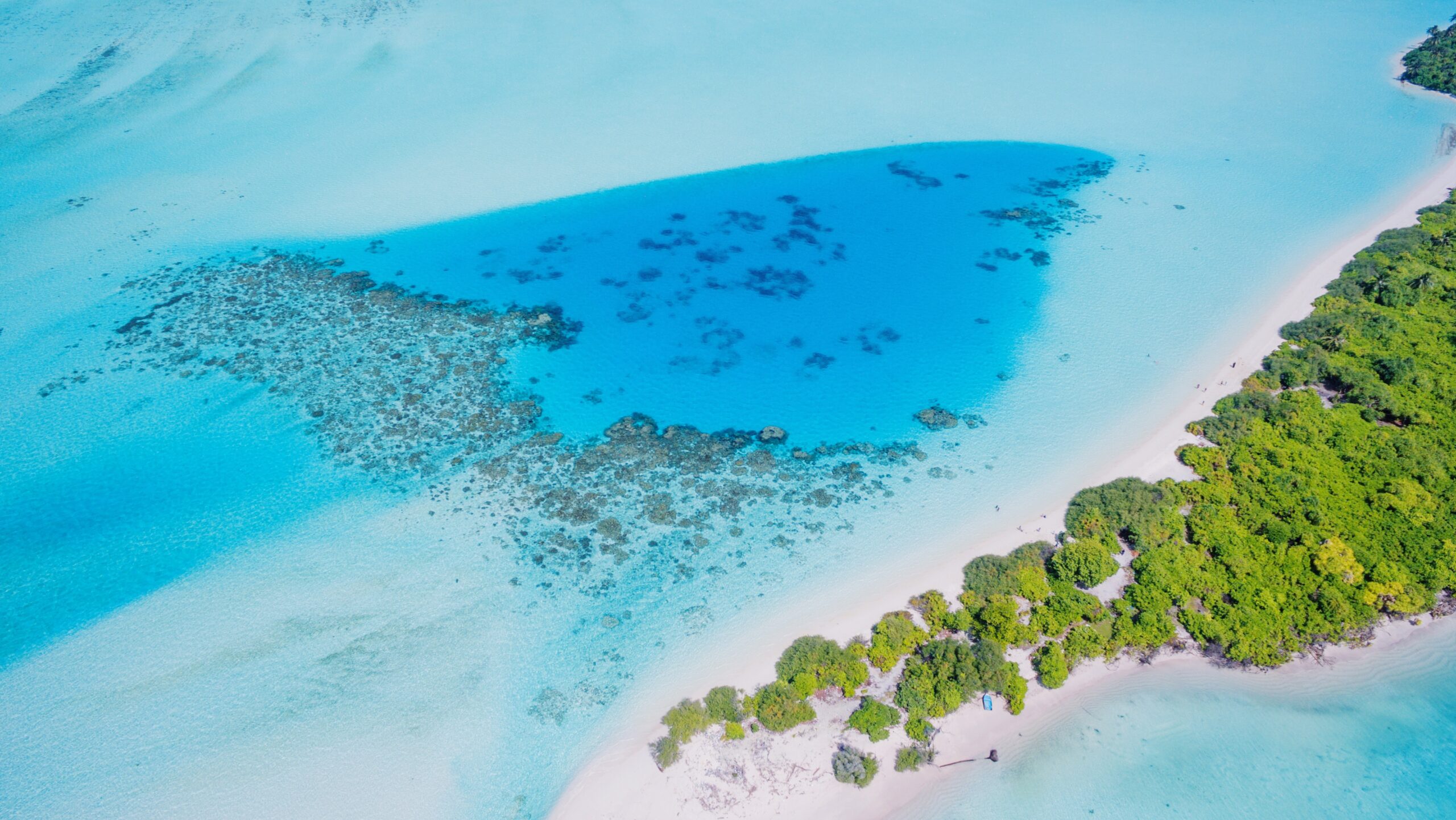 Photo of islands in the Maldives