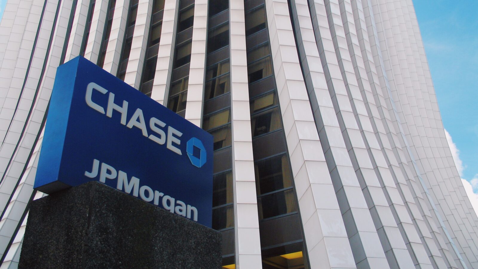 Fed Majorly Backtracks on Proposed Bank-Capital Hike