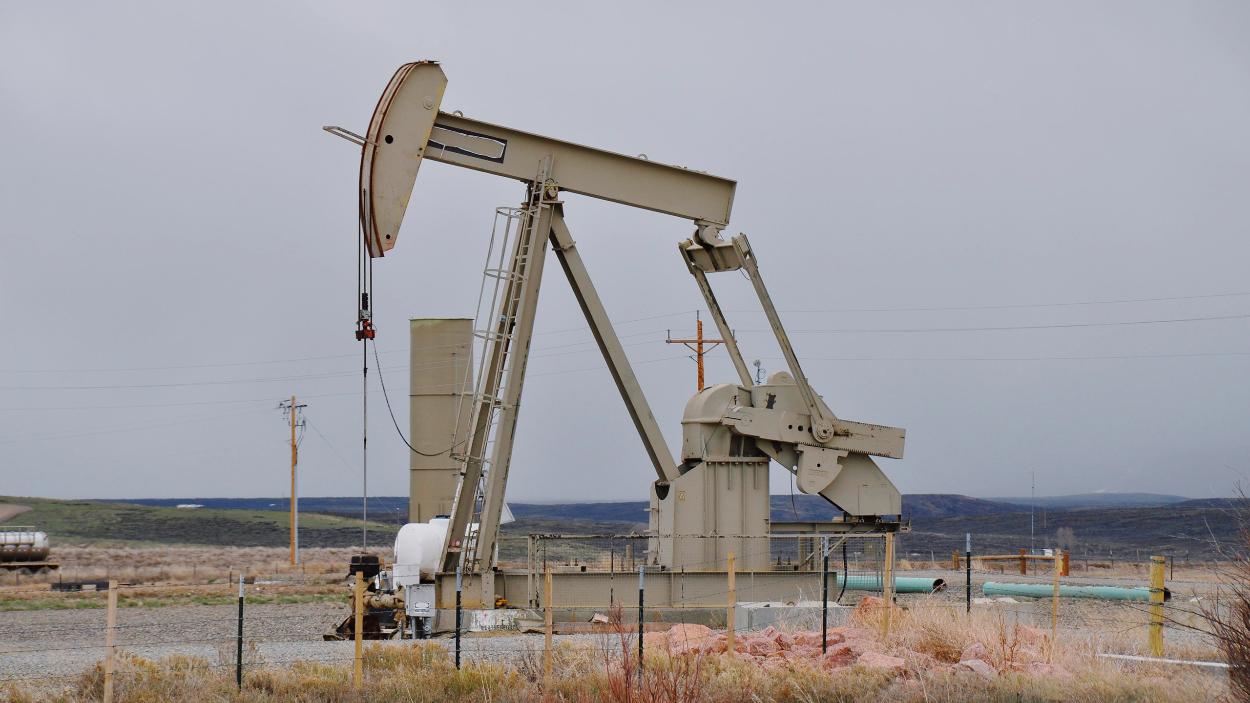 Photo of an oil rig