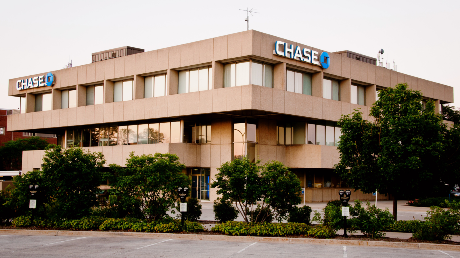 JPMorgan to Open Nearly 100 Chase Branches in Low-Income Neighborhoods