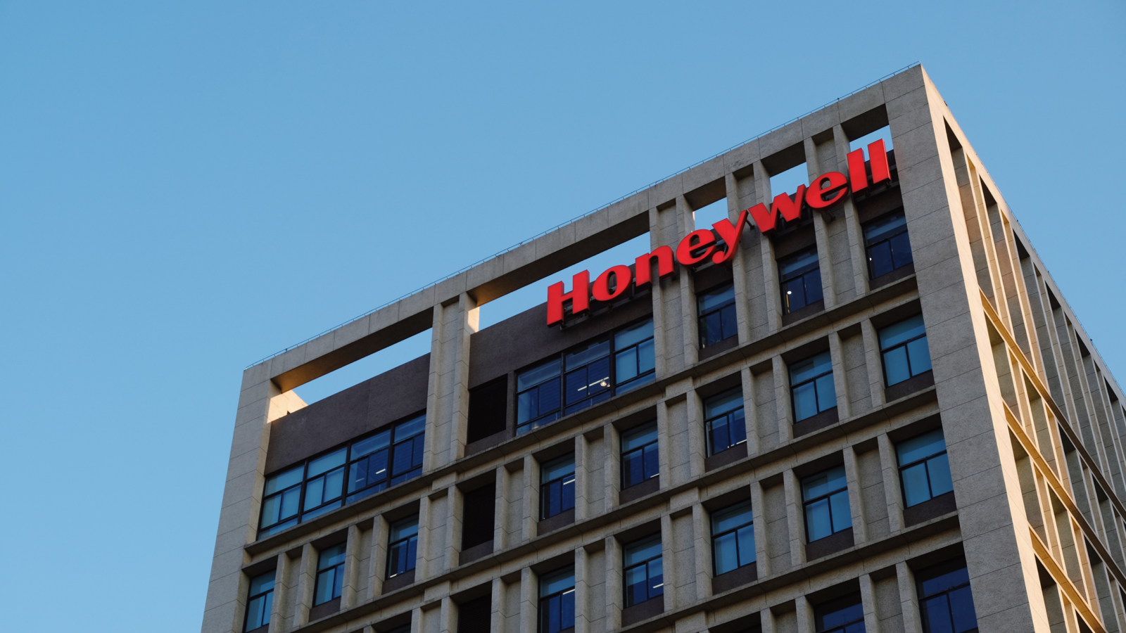 Honeywell Becomes Latest of America’s Vanishing Big Industrial Conglomerates to Split