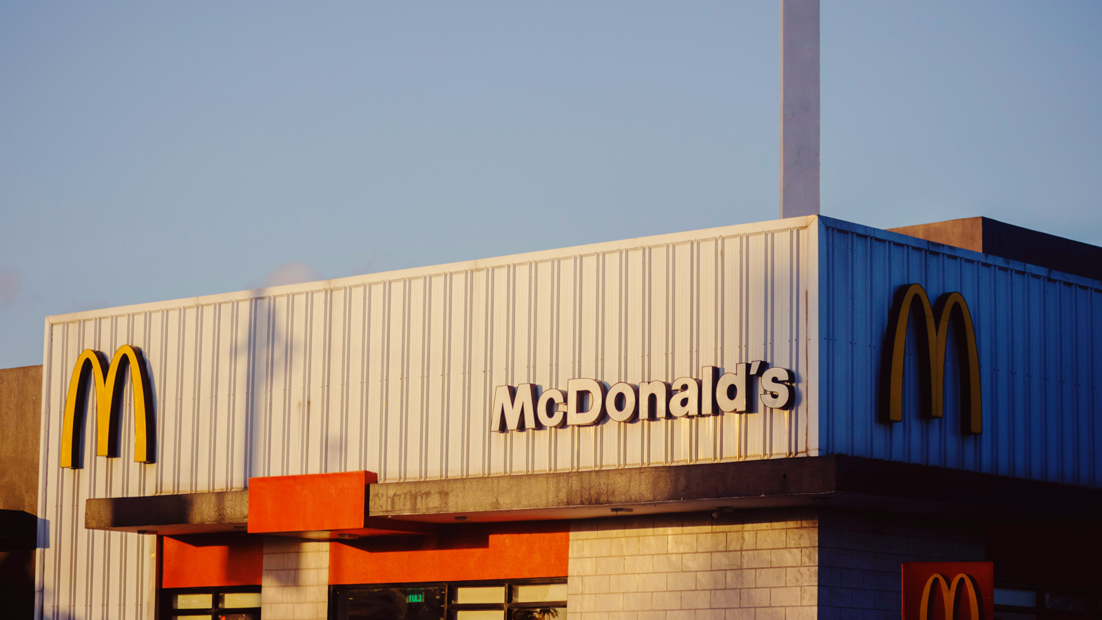McDonald’s Sales Beat Expectations Abroad But Struggle Back Home