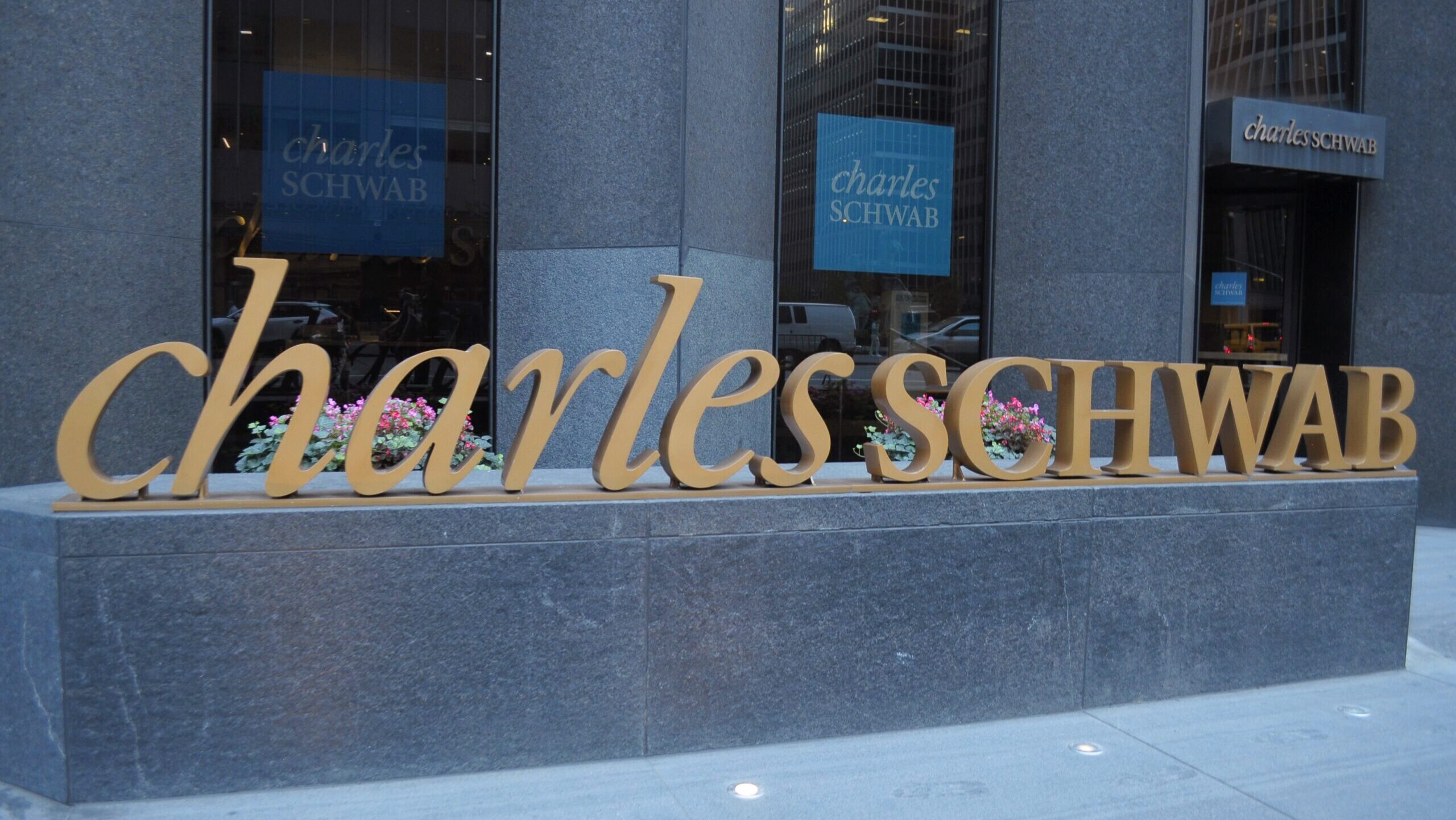 Photo of the Chareles Schwab office building in Manhattan.