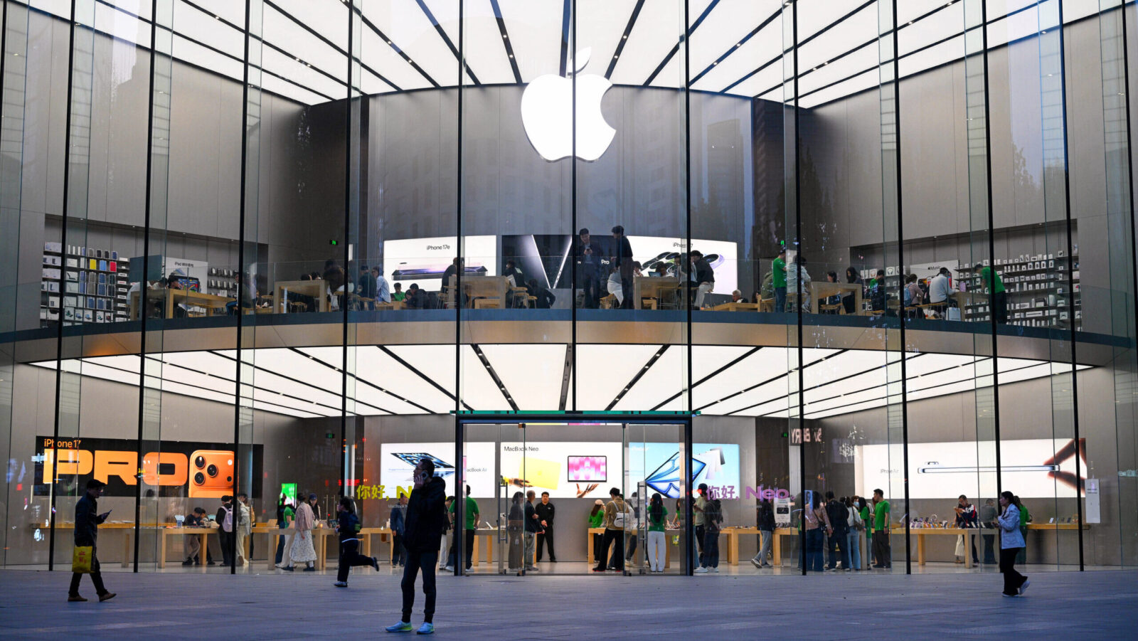 Apple Flirts With Adding Intel, Samsung into Main Chip Supply Chain