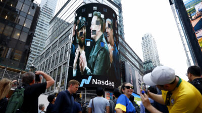 Bearish Investors Give Elon Musk the Boot From Trillionaire Club